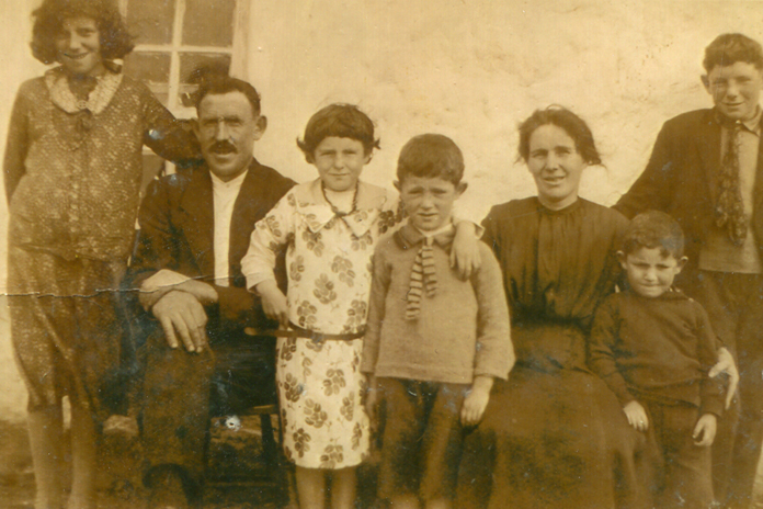 Thatched House, Lenankeel 04 - Kearney Family (1930)
